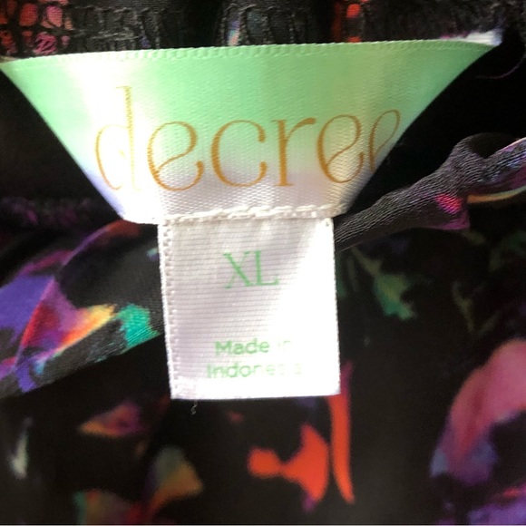 Decree Floral and Crochet Skirt - Picture 5 of 9